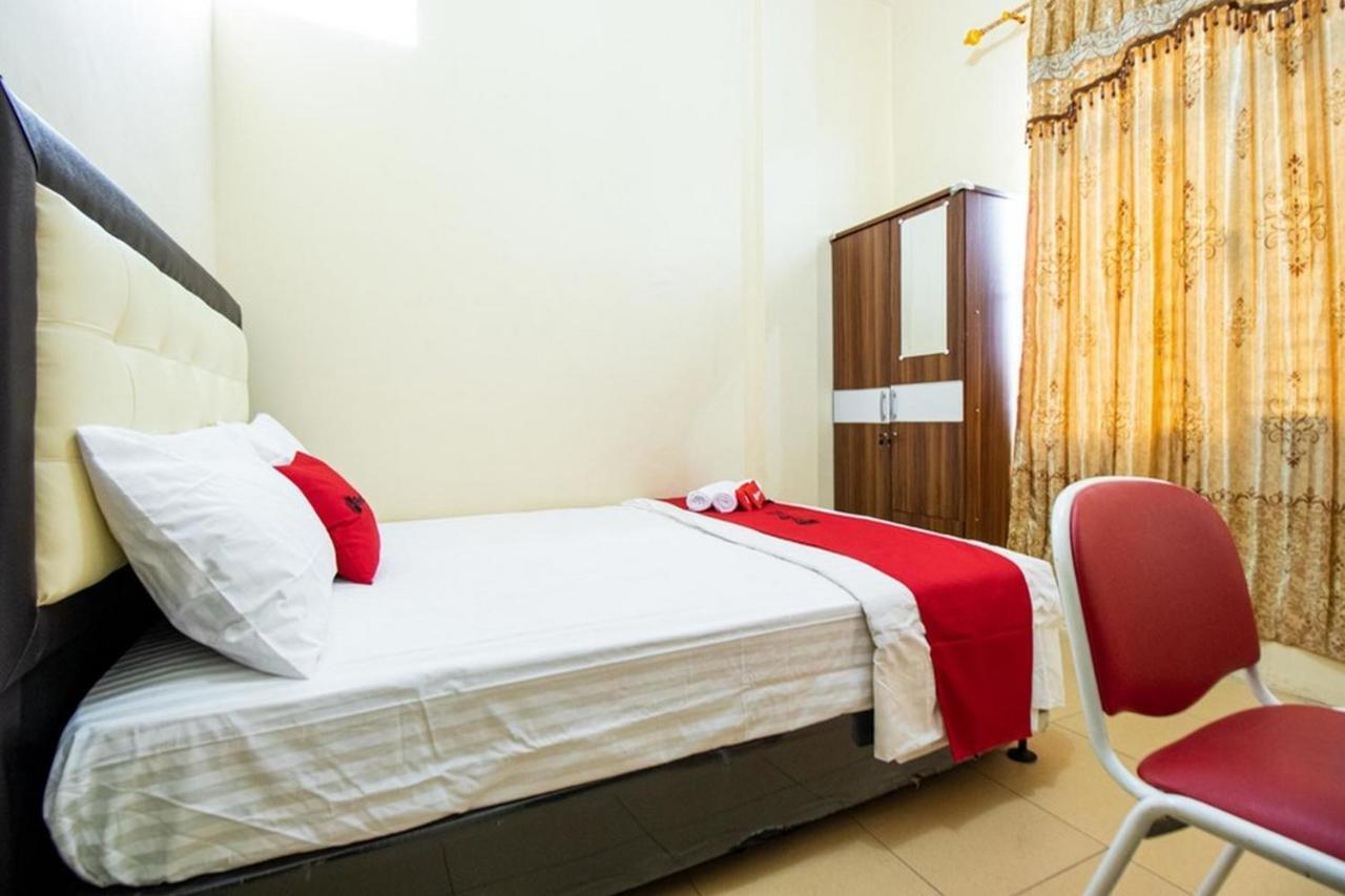 เรดดอร์ซ ชาเรียะฮ์ แอท จาลัน เซเตียบูดี เมดาน 3 Hotel ภายนอก รูปภาพ